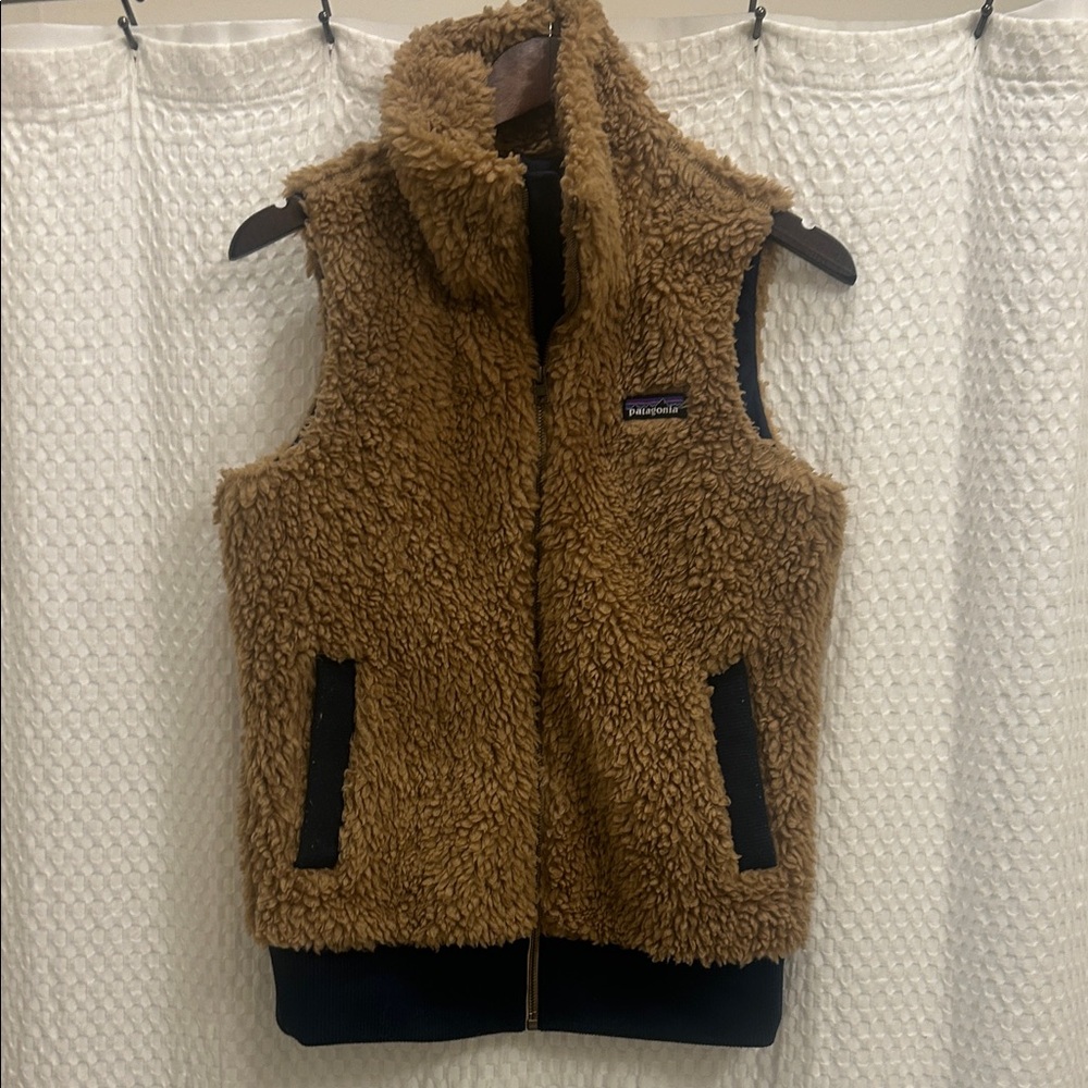 Patagonia Women’s Tan Sherpa Vest XS